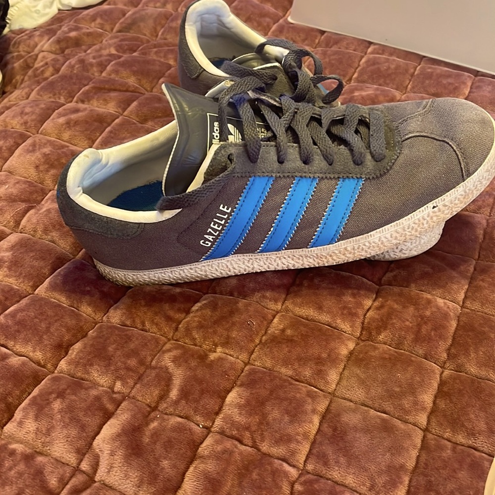 Adidas gazelle’s gray with blue stripes size 7 gently used